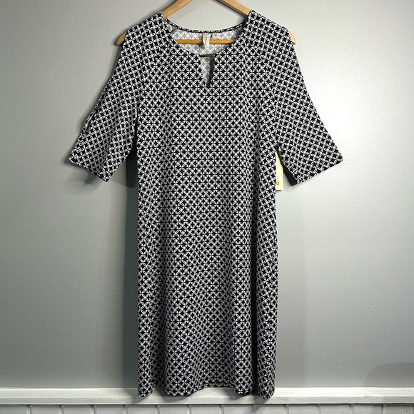 Women’s size Medium Tacera Stylish Black and White Geometric Dress new 44B5 - Picture 1 of 11